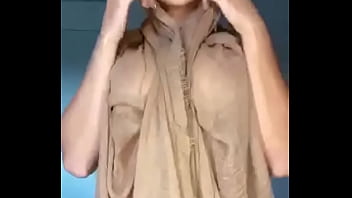 Heiße Amateurfrau mit ihrem Lieblingssexspielzeug