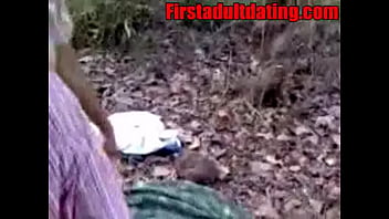 Ehefrau saugt Jäger im Wald xxx