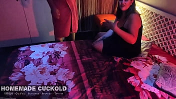 Amador cuckold espalhar esposa